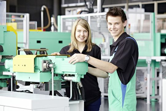 An der IBLive Solothurn 2013 öffnen sieben Unternehmen ihre Türen und stellen 20 spannende Industrieberufe hautnah vor. An der IBLive Solothurn 2013 öffnen sieben Unternehmen ihre Türen und stellen 20 spannende Industrieberufe hautnah vor.