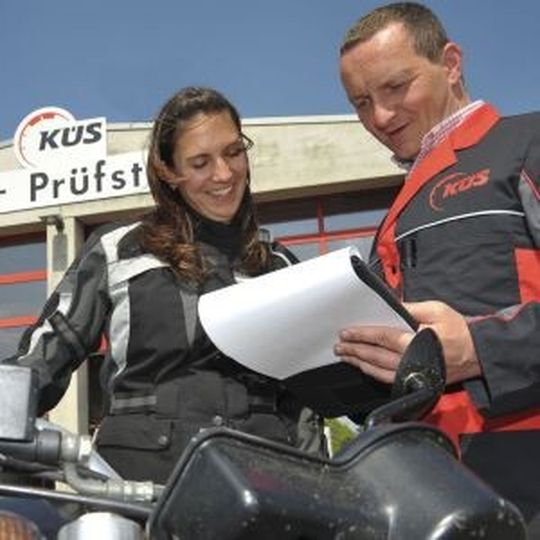 Vor dem Saisonstart sollte Mann/Frau das Motorrad durchchecken. Vor dem Saisonstart sollte Mann/Frau das Motorrad durchchecken.