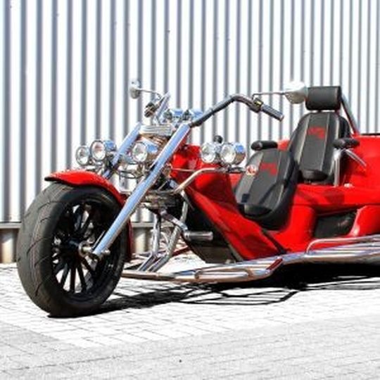 Das neue Rewaco-Trike RF1 mit einem 1,5 Liter-Hubraum-Motor. Das neue Rewaco-Trike RF1 mit einem 1,5 Liter-Hubraum-Motor.