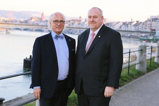 Veränderungen an der Spitze: Klaus Endress (links) wechselt zum 1. Januar 2014 in den Verwaltungsrat von Endress+Hauser, Matthias Altendorf wird neuer CEO der Firmengruppe. Veränderungen an der Spitze: Klaus Endress (links) wechselt zum 1. Januar 2014 in den Verwaltungsrat von Endress+Hauser, Matthias Altendorf wird neuer CEO der Firmengruppe.