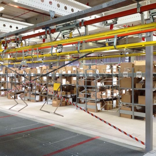 Fünf verschiedene Lagerbereiche umfasst das Logistikzentrum. Dazu zählt auch der Fachbodenbereich. Fünf verschiedene Lagerbereiche umfasst das Logistikzentrum. Dazu zählt auch der Fachbodenbereich.