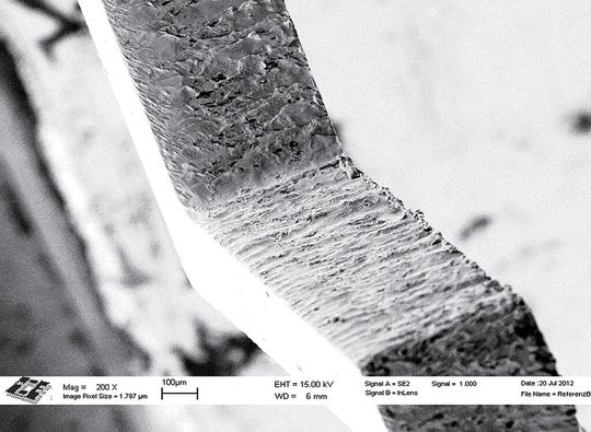 Precision cutting with fibre lasers creates surfaces (seen here) that are much rougher than those made with pulse lasers. Precision cutting with fibre lasers creates surfaces (seen here) that are much rougher than those made with pulse lasers.