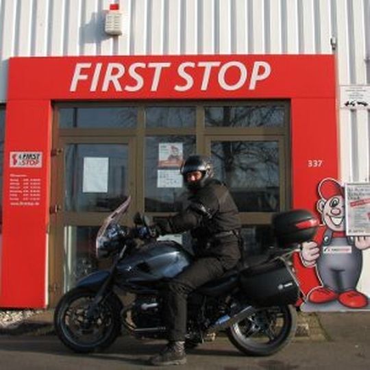 Damit Sie sicher in die Motorradsaison starten, bietet First-Stop einen 10-Punkte-Sicherheitscheck an. Damit Sie sicher in die Motorradsaison starten, bietet First-Stop einen 10-Punkte-Sicherheitscheck an.
