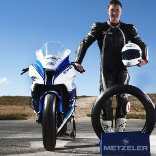 Dean Harrison startet für RC Express Kawasaki. Dean Harrison startet für RC Express Kawasaki.