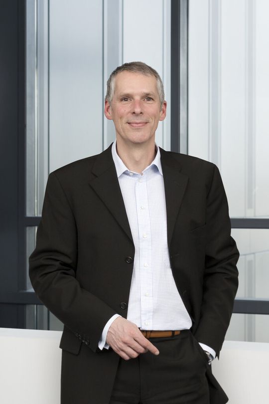 Dipl.-Ing. Dietmar Weik ist elobau Geschäftsführer Vertrieb, Marketing und Business Development. Dipl.-Ing. Dietmar Weik ist elobau Geschäftsführer Vertrieb, Marketing und Business Development.