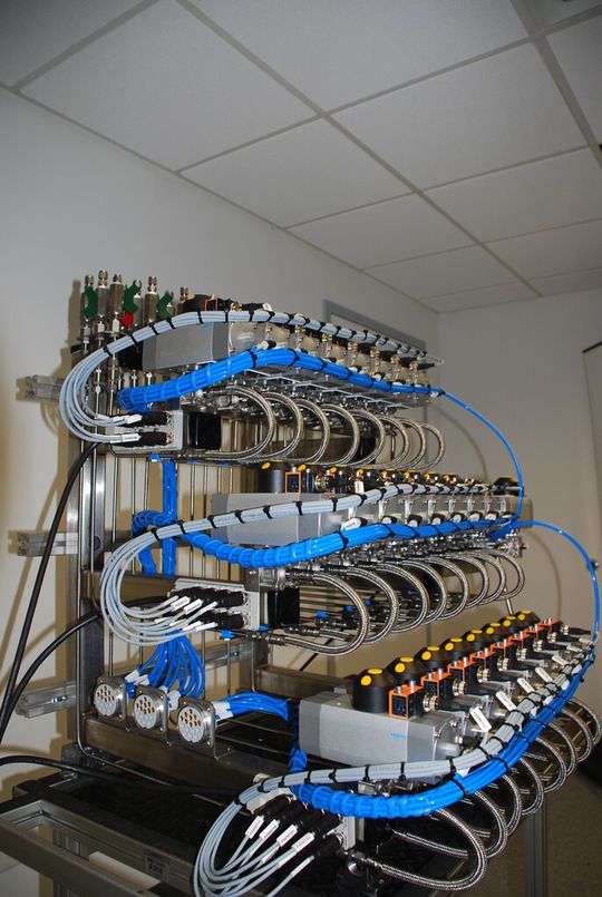 Distributors ready for installation and connection before delivery to the customer. The distributor was based on stainless steel ball valves VAPB with pneumatic quarter-turn actuators DFPB (small picture). Distributors ready for installation and connection before delivery to the customer. The distributor was based on stainless steel ball valves VAPB with pneumatic quarter-turn actuators DFPB (small picture).