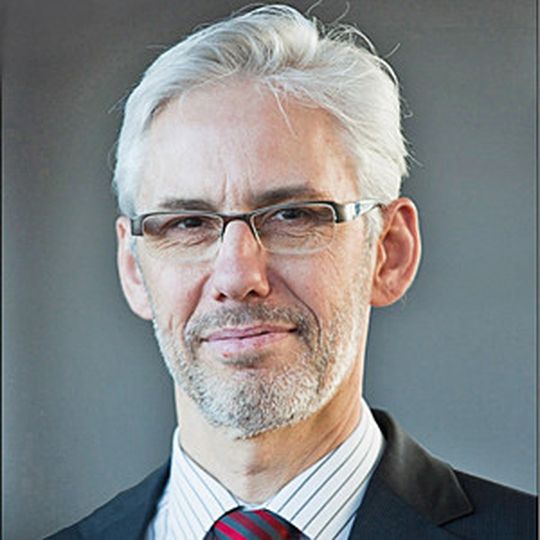 „Die Vernetzung zwischen Ideen aus Forschung und Luftfahrt und der Produktionstechnik zeigt, wo Herausforderungen liegen und an welchen Themen gearbeitet werden muss“, sagt Prof. Berend Denkena, Leiter des IFW, und Vorstandsmitglied des Machining Innovation Network. „Die Vernetzung zwischen Ideen aus Forschung und Luftfahrt und der Produktionstechnik zeigt, wo Herausforderungen liegen und an welchen Themen gearbeitet werden muss“, sagt Prof. Berend Denkena, Leiter des IFW, und Vorstandsmitglied des Machining Innovation Network.