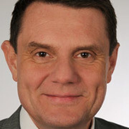 Christian Geißler arbeitet seit über 20 Jahren mit automobilen Finanzdienstleistungen. Christian Geißler arbeitet seit über 20 Jahren mit automobilen Finanzdienstleistungen.