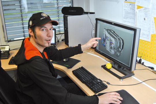 Elektronik- und Elektrotechnikentwickler Roland Streitner: ?Mit Eplan Harness proD schafften wir in der Elektrokonstruktion den Sprung von der Steinzeit in die Zukunft und damit die Bewältigung von Termin- und Kostendruck bei gleichzeitiger Absicherung unseres hohen Qualitätsanspruches.? Elektronik- und Elektrotechnikentwickler Roland Streitner: ?Mit Eplan Harness proD schafften wir in der Elektrokonstruktion den Sprung von der Steinzeit in die Zukunft und damit die Bewältigung von Termin- und Kostendruck bei gleichzeitiger Absicherung unseres hohen Qualitätsanspruches.?