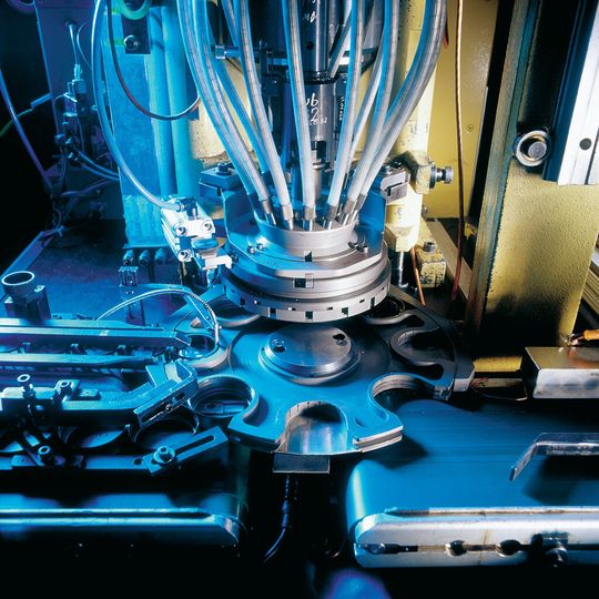 Eurokrise und positive Entwicklungen in Asien halten sich derzeit für den deutschen Maschinenbau in Waage. Eurokrise und positive Entwicklungen in Asien halten sich derzeit für den deutschen Maschinenbau in Waage.
