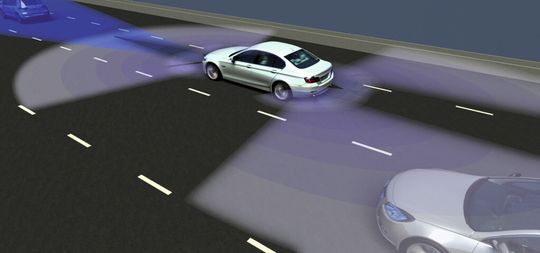 Moderne Fahrzeuge „scannen“ ihre Umgebung ab. Eine absolut exakte Einstellung der Sensoren ist bei diesen Systemen Pflicht.