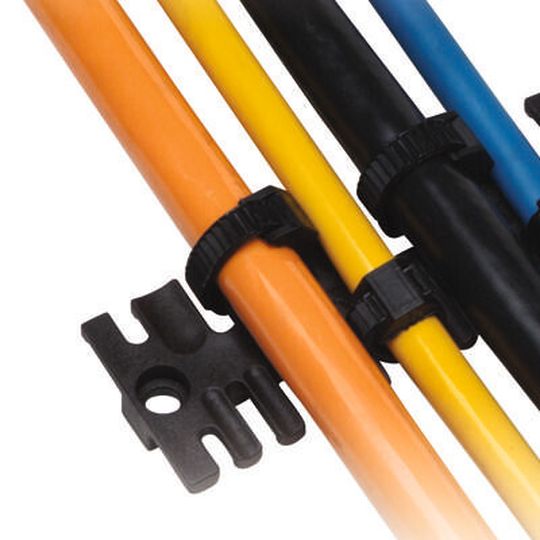 Icotek hat Zugentlastungssysteme für das sichere und schnelle Verlegen von Kabeln im Programm.