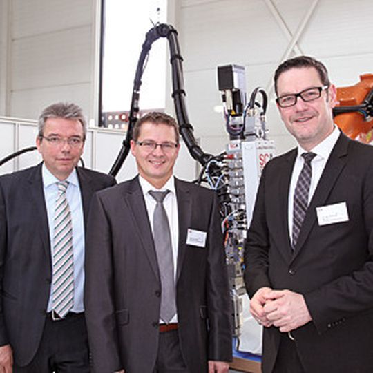 Die Führungsmannschaft der SCA Schucker GmbH & Co. KG rechnet mit Wachstum: Berthold Peters, Olaf Leonhardt und Dr. Nils Kohlhase (v.l.). Die Führungsmannschaft der SCA Schucker GmbH & Co. KG rechnet mit Wachstum: Berthold Peters, Olaf Leonhardt und Dr. Nils Kohlhase (v.l.).