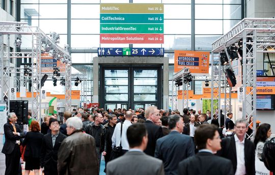 Mehr als 6000 Aussteller aus 60 Ländern präsentieren auf der Hannover Messe unter dem Leitthema «Integrated Industry» ihre Neuigkeiten und Innovationen. Mehr als 6000 Aussteller aus 60 Ländern präsentieren auf der Hannover Messe unter dem Leitthema «Integrated Industry» ihre Neuigkeiten und Innovationen.