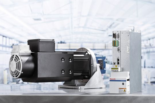 Mit drehzahlvariablen Pumpenantrieben Sytronix senken Anwender den Stromverbrauch der Hydraulik bei mindestens gleicher Produktivität um bis zu 80 Prozent. Mit drehzahlvariablen Pumpenantrieben Sytronix senken Anwender den Stromverbrauch der Hydraulik bei mindestens gleicher Produktivität um bis zu 80 Prozent.