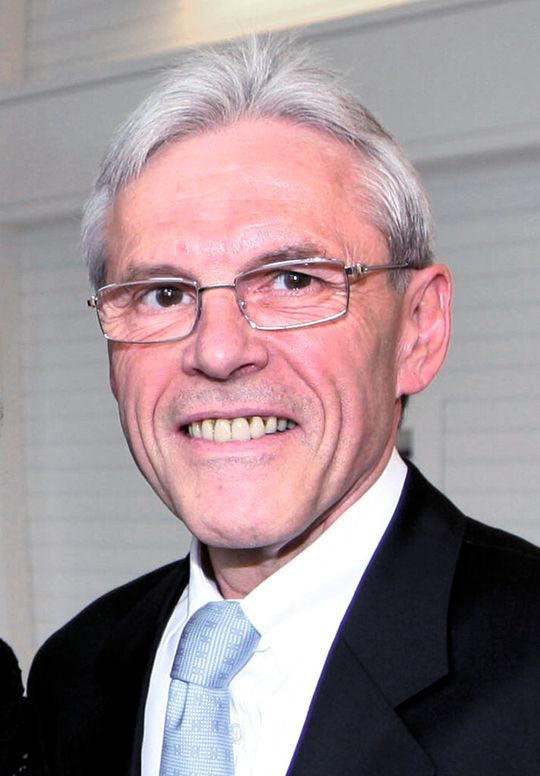 Dr. Jan Fiala, Geschäftsführer des VSS Lubes. «Es zeigte sich, dass die Erdgasfahrzeuge mehr Motorenöl verbrauchen und stärkere Ablagerungen im Katalysator aufweisen. Das bedeutet, dass der Katalysator beim Erdgasfahrzeug weniger lang eine gute Leistung erbringt als bei herkömmlichen Antrieben.» Dr. Jan Fiala, Geschäftsführer des VSS Lubes. «Es zeigte sich, dass die Erdgasfahrzeuge mehr Motorenöl verbrauchen und stärkere Ablagerungen im Katalysator aufweisen. Das bedeutet, dass der Katalysator beim Erdgasfahrzeug weniger lang eine gute Leistung erbringt als bei herkömmlichen Antrieben.»