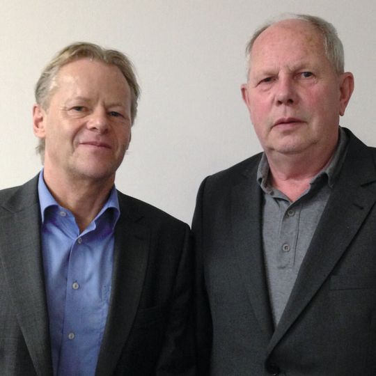 Steckverbinder: Die altbekannten Branchenexperten Dr. Jochen Horn (re) und Dr. Bernd Lippmann veranstalteten das Seminar Automobil-Steckverbinder