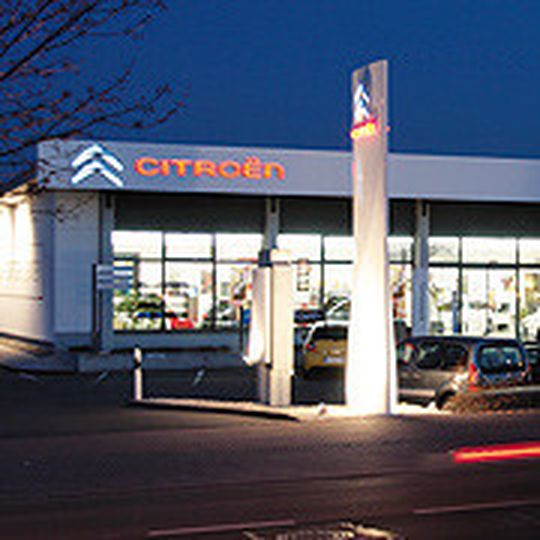 Das Autohaus Zentral in Saalfeld hat den Vertriebs Award 2012 gewonnen. Das Autohaus Zentral in Saalfeld hat den Vertriebs Award 2012 gewonnen.