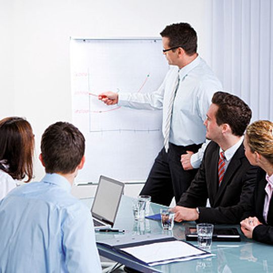 Eine übergeordnete Initiative im Preismanagement muss von den Top-Managern initiiert, vorangetrieben und mit der nötigen Konsequenz in der Umsetzung begleitet werden. Eine übergeordnete Initiative im Preismanagement muss von den Top-Managern initiiert, vorangetrieben und mit der nötigen Konsequenz in der Umsetzung begleitet werden.