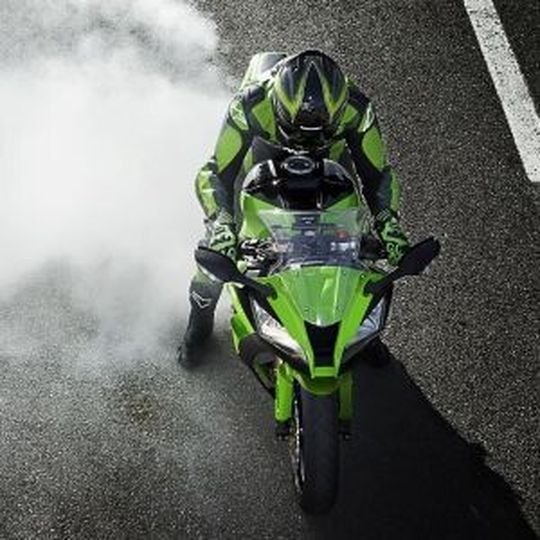 Das Bike-Business steckt immer noch fest, der Saisonstart 2013 lässt weiter auf sich warten. Das Bike-Business steckt immer noch fest, der Saisonstart 2013 lässt weiter auf sich warten.