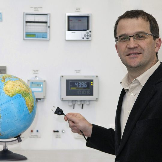 Dank Markus Wöhrles Erfindung sind Endress+Hauser Geräte heute weltweit einsetzbar – unabhängig von der Stromversorgung. Dank Markus Wöhrles Erfindung sind Endress+Hauser Geräte heute weltweit einsetzbar – unabhängig von der Stromversorgung.
