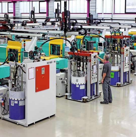 Bild 1 | Silikonverarbeitung: Das Schweizer Präzisionsunternehmen Silcotech gehört seit 2011 zu Trelleborg Sealing Solutions und ist einer der bedeutendsten Verarbeiter von Flüssigsilikon in Europa. Bild 1 | Silikonverarbeitung: Das Schweizer Präzisionsunternehmen Silcotech gehört seit 2011 zu Trelleborg Sealing Solutions und ist einer der bedeutendsten Verarbeiter von Flüssigsilikon in Europa.