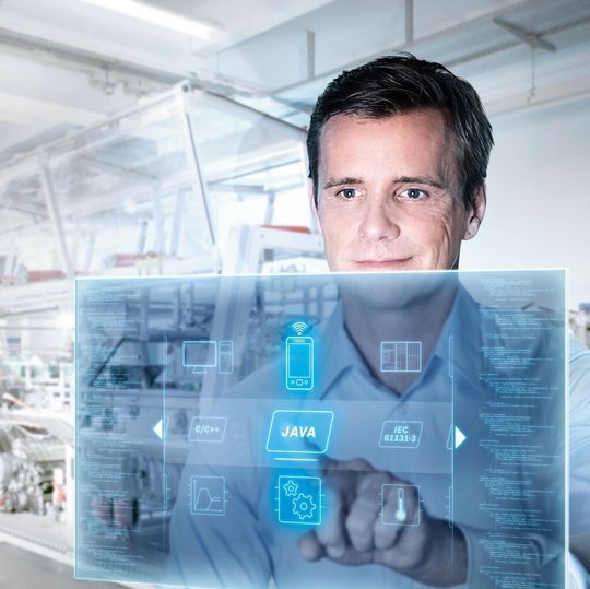 Mit Open Core Engineering entkoppelt Rexroth die Entwicklung von Automatisierungsfunktionen von der Programmiersprache und den eingesetzten Geräteplattformen.