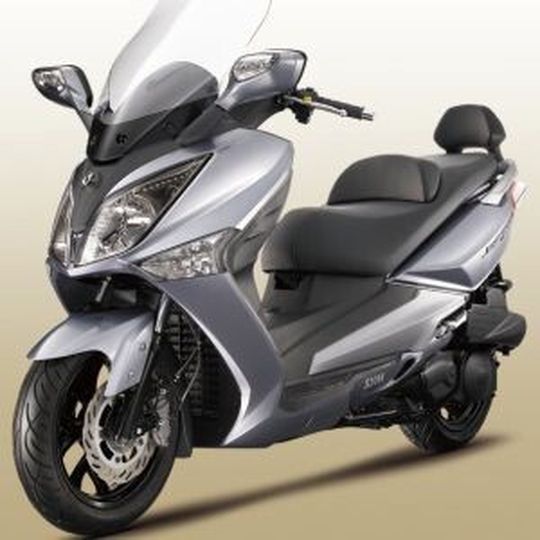 Der GTS 125i hat jetzt eine Einspritzanlage von Keihin. Der GTS 125i hat jetzt eine Einspritzanlage von Keihin.