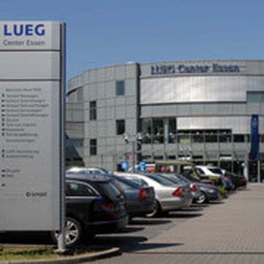 Das Mercedes- und Smart-Autohaus Lueg in Essen schafft es, trotz seiner Größe kundennah zu sein. Das Mercedes- und Smart-Autohaus Lueg in Essen schafft es, trotz seiner Größe kundennah zu sein.