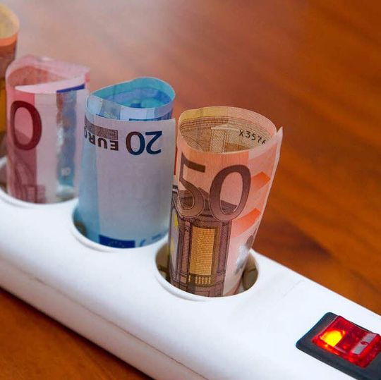 Runter mit den Stromkosten: Ein paar Geräte helfen, Geld zu sparen Runter mit den Stromkosten: Ein paar Geräte helfen, Geld zu sparen