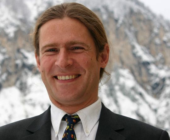 Erhard Hofmann, Gründer und Geschäftsführer von AdoptSMT, freut sich über den Zuschlag von Hover-Davis.