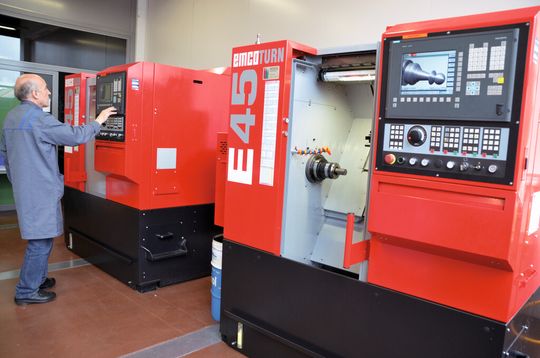 Ansicht des Maschinenraumes: 2 Stk. Emcoturn E45 bei SWISSMECHANIC Lenzburg. Ansicht des Maschinenraumes: 2 Stk. Emcoturn E45 bei SWISSMECHANIC Lenzburg.