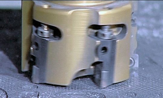 Die Becker Diamantwerkzeuge GmbH, ein führender Anbieter von Präzisions-Zerspanwerkzeugen aus ultraharten Schneidstoffen, präsentiert CBN-Wendeschneidplatten mit einem hohen CBN-Gehalt von über 95 %. Die Becker Diamantwerkzeuge GmbH, ein führender Anbieter von Präzisions-Zerspanwerkzeugen aus ultraharten Schneidstoffen, präsentiert CBN-Wendeschneidplatten mit einem hohen CBN-Gehalt von über 95 %.