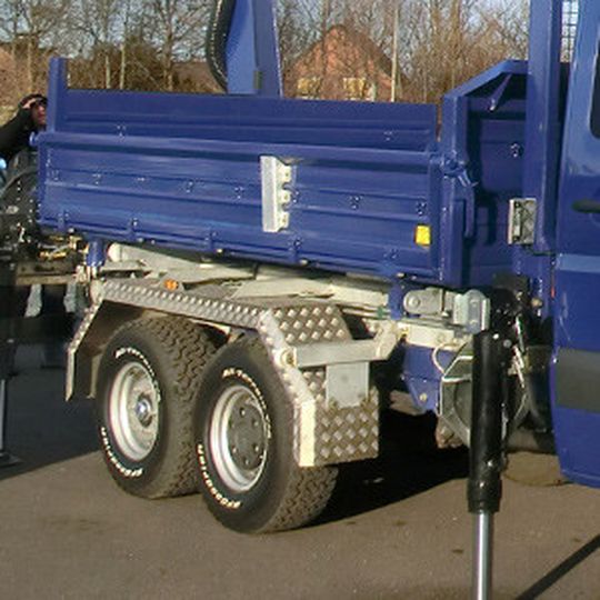 Eine Achse mehr: Die Igelhaut GmbH erweitert den Sprinter und den Crafter. Eine Achse mehr: Die Igelhaut GmbH erweitert den Sprinter und den Crafter.
