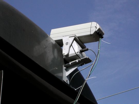 Infrarotkamera der A-Serie von FLIR Systems in einem Gehäuse an einem Testwaggon. Infrarotkamera der A-Serie von FLIR Systems in einem Gehäuse an einem Testwaggon.