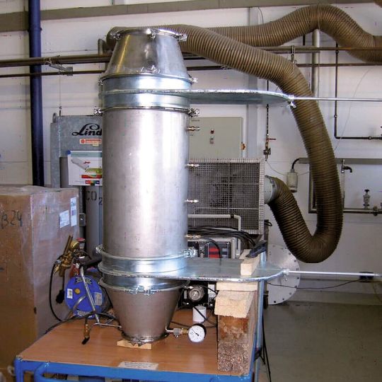 Metallzylinder für die Messungen des Verhaltens von typischen Brandgaskomponenten Metallzylinder für die Messungen des Verhaltens von typischen Brandgaskomponenten