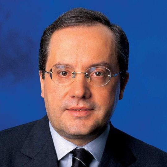 Professor Dr Aldo Belloni, Member of the Executive Board of Linde: “Now we are committed to contribute to the expansion of one of the world’s key refinery and petrochemical hubs with our air separation and acid gas removal know-how.” Professor Dr Aldo Belloni, Member of the Executive Board of Linde: “Now we are committed to contribute to the expansion of one of the world’s key refinery and petrochemical hubs with our air separation and acid gas removal know-how.”