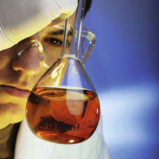 Bei Bantleon werden unter anderem biologisch abbaubare Hydrauliköle entwickelt.