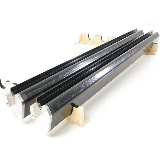 Die ressourcenschonende, bionische Faserablage ist die Spezialität von Biontec aus St. Gallen. Das Bild zeigt CFK-Messerbalken für Walzwerke, die mittels Ultrahochmodul-Fasern (E=640GPa) verstärkt wurden und so ausgelegt sind, dass ihre Durchbiegung beim Anpressen an die Walze genau der Bombierung der Walze entspricht, heißt es. Die ressourcenschonende, bionische Faserablage ist die Spezialität von Biontec aus St. Gallen. Das Bild zeigt CFK-Messerbalken für Walzwerke, die mittels Ultrahochmodul-Fasern (E=640GPa) verstärkt wurden und so ausgelegt sind, dass ihre Durchbiegung beim Anpressen an die Walze genau der Bombierung der Walze entspricht, heißt es.