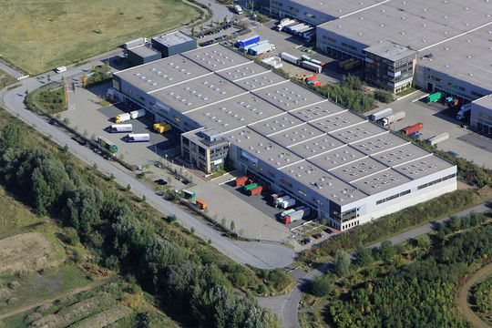 Investiert in Hamburg-Altenwerder in neue Kapazitäten für temperaturempfindliche Produkte: der Duisburger Logistikdienstleister Lehnkering. Investiert in Hamburg-Altenwerder in neue Kapazitäten für temperaturempfindliche Produkte: der Duisburger Logistikdienstleister Lehnkering.