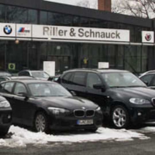 Das BMW-Autohaus Riller & Schnauck am Hindenburgdamm 68.