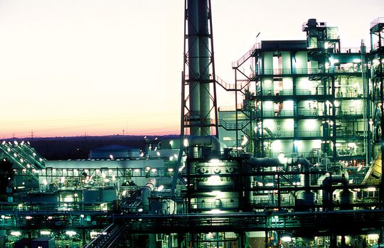 Durch Modernisierung der Thermischen Abluftverbrennungsanlage (TVA) hat Currenta seinen CO2-Ausstoß nachhaltig um etwa 30.000 t gesenkt. Diese im Chempark Dormagen Ende 2009 abgeschlossene Maßnahme leistet den stärksten Beitrag zum Currenta-Klimaschutzprogramm Effizienzklasse A++, das jetzt nach 5 Jahren zum Abschluss kam. Durch Modernisierung der Thermischen Abluftverbrennungsanlage (TVA) hat Currenta seinen CO2-Ausstoß nachhaltig um etwa 30.000 t gesenkt. Diese im Chempark Dormagen Ende 2009 abgeschlossene Maßnahme leistet den stärksten Beitrag zum Currenta-Klimaschutzprogramm Effizienzklasse A++, das jetzt nach 5 Jahren zum Abschluss kam.