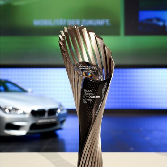 BMW Supplier Innovation Award 2013: Peiker erhielt den Preis in der Kategorie Connected Drive für seinen LTE Car Hot Spot. BMW Supplier Innovation Award 2013: Peiker erhielt den Preis in der Kategorie Connected Drive für seinen LTE Car Hot Spot.