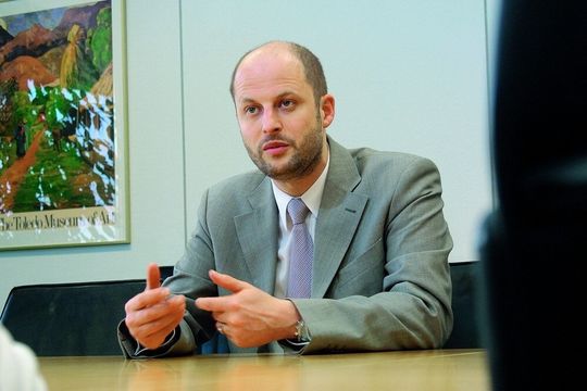 Channel-Chef Jochen Erlach macht eBusiness zum Partnergeschäft. Channel-Chef Jochen Erlach macht eBusiness zum Partnergeschäft.