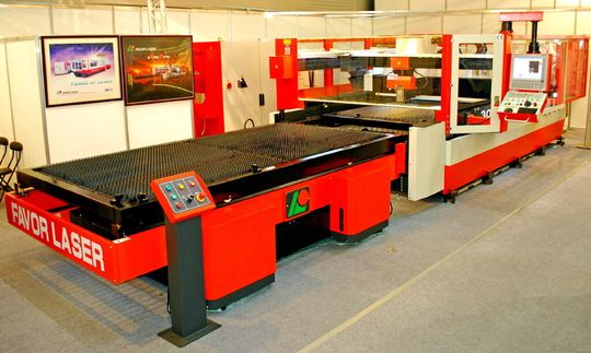 La nouvelle machine de découpe au laser à hautes performances de Favor Laser. La nouvelle machine de découpe au laser à hautes performances de Favor Laser.