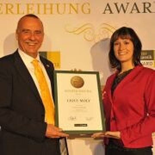 Liqui-Moly-Chef Ernst Prost und dessen Assistentin, Alexandra Holzwarth, mit dem Motor Klassik Award 2013. Liqui-Moly-Chef Ernst Prost und dessen Assistentin, Alexandra Holzwarth, mit dem Motor Klassik Award 2013.