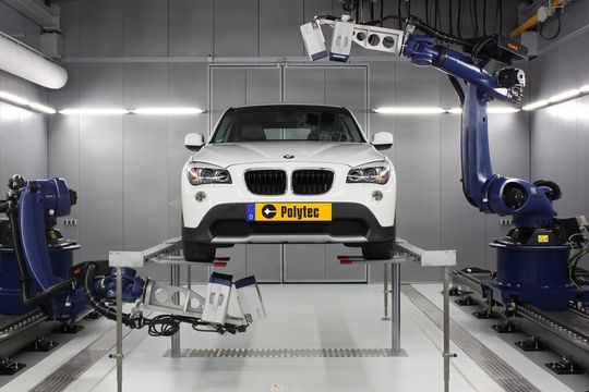 Der Kunde akzeptiert im Auto keine unangenehmen Geräusche und Schwingungen. Um sie schon in der Entwicklung auszuschalten, sind interferometrische Verfahren wie die Laser-Doppler-Vibrometrie prädestiniert. Der Kunde akzeptiert im Auto keine unangenehmen Geräusche und Schwingungen. Um sie schon in der Entwicklung auszuschalten, sind interferometrische Verfahren wie die Laser-Doppler-Vibrometrie prädestiniert.