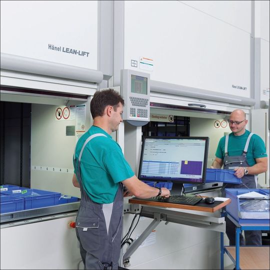 Viadat-WMS 7.5 bindet beispielsweise Lean-Lifte und Rotomat-Lagerlifte von Hänel noch enger in die Intralogistikprozesse von Unternehmen ein. Viadat-WMS 7.5 bindet beispielsweise Lean-Lifte und Rotomat-Lagerlifte von Hänel noch enger in die Intralogistikprozesse von Unternehmen ein.