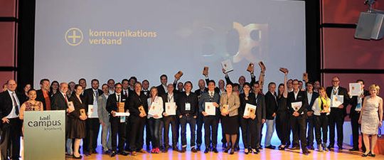 Die strahlenden Gewinner freuen sich über ihre „BoBs“ beim 15. Best of „Business-to-Business“ Award 2012. Die strahlenden Gewinner freuen sich über ihre „BoBs“ beim 15. Best of „Business-to-Business“ Award 2012.