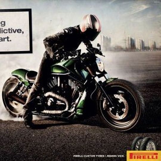 Die Marke Pirelli weiß, wie man in Werbemotiven Biker bei ihrer Emotionalität packt. Händlern steht ein professionells Marketing-Management-Tool zur Verfügung. Die Marke Pirelli weiß, wie man in Werbemotiven Biker bei ihrer Emotionalität packt. Händlern steht ein professionells Marketing-Management-Tool zur Verfügung.